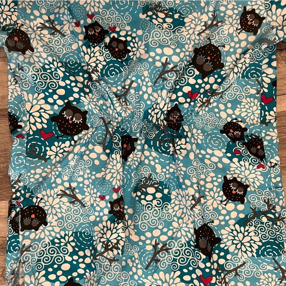 B Women's Scrub Top Size Medium Owls Floral Turquoise White - Picture 9 of 9